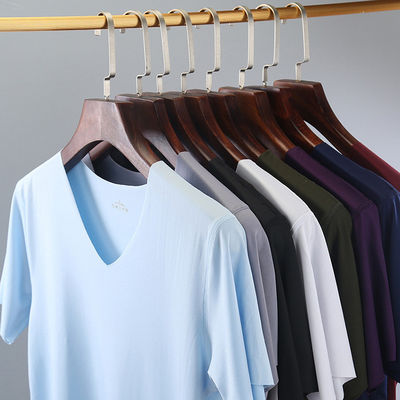 Tendencia de verano camiseta masculina con manga media y patrón de impresión en estilo hip hop suelto