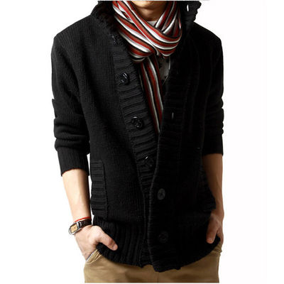 Suéter de collar de pie de hombre de otoño a invierno con aguja gruesa y hebilla de pecho único