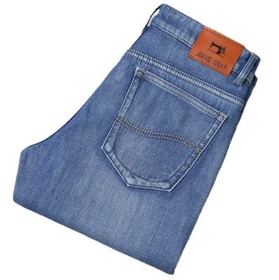 Jeans delgados para hombres de otoño en tejido ligero de denim para movimientos respiratorios
