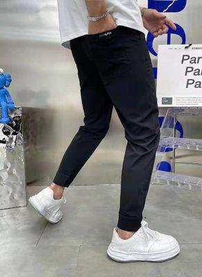 Pantalones de carga masculinos de estilo frontal plano en stock con botones personalizados Corredores de fitness sueltos